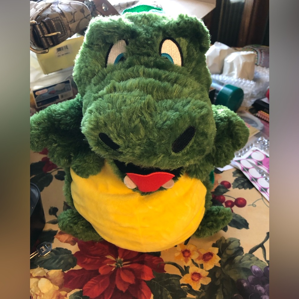 LYNCO CRITTER COLLECTION ALLIGATOR/ DRAGON BACKPACK  for youngsters.